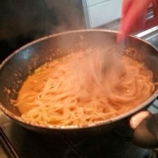 Aggiungere la pasta e mescolare